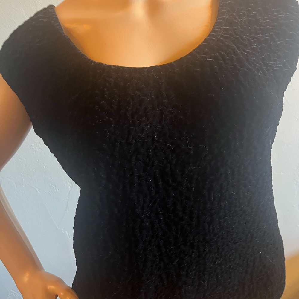 Jeffrey and Dara Evenings By Tom Barra Black Velvet Sleeveless Top Size 6.